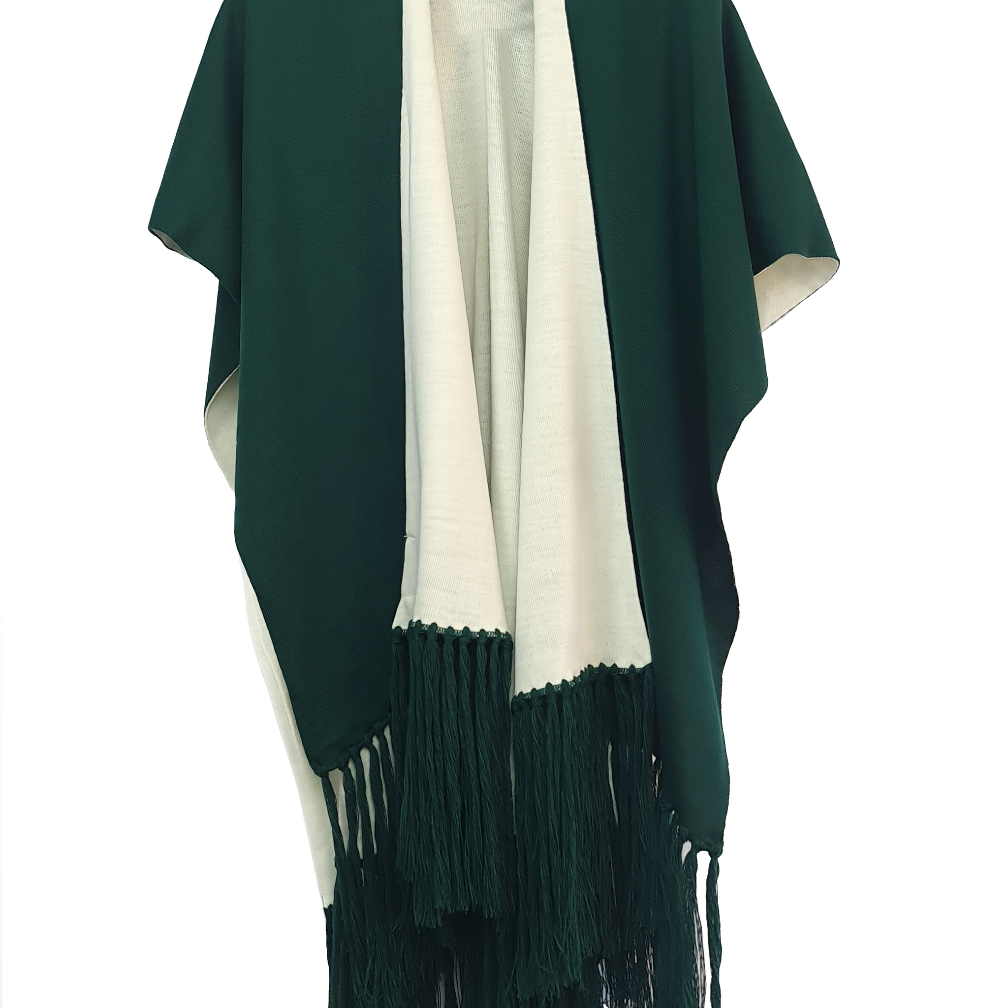 Ruana reversible en acrílico H-B, con flecos hechos a mano, color verde  y crudo. Ideal para abrigar en invierno.