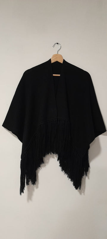 Ruana Lana Merino Corta con Flecos